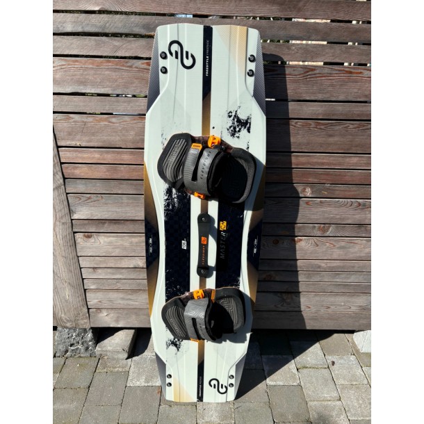 Planche de Kitesurf Eleveight d'Occasion Master C+ V6